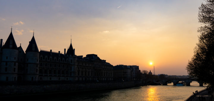 Pôr do Sol no Rio Sena