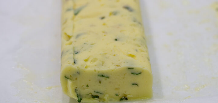 Manteiga de ervas frescas