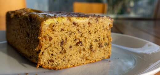 Bolo de Aveia, banana e passas