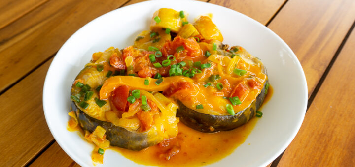 Moqueca de pintado com banana da terra