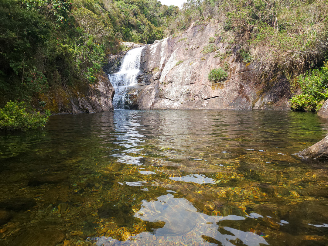 Cachoeira da Farofa, Pedra Menina.