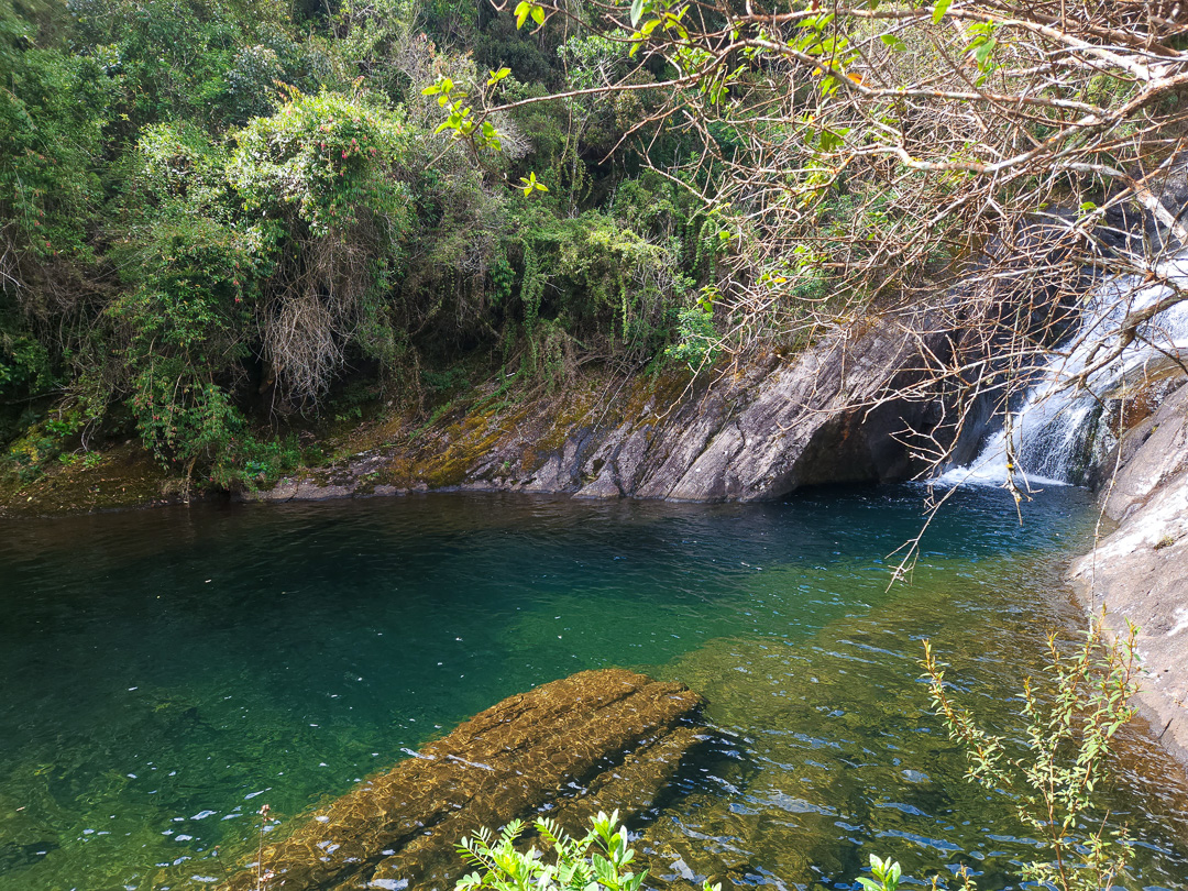 Cachoeira da Farofa, Pedra Menina.